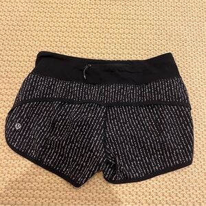 Lululemon white & black shorts